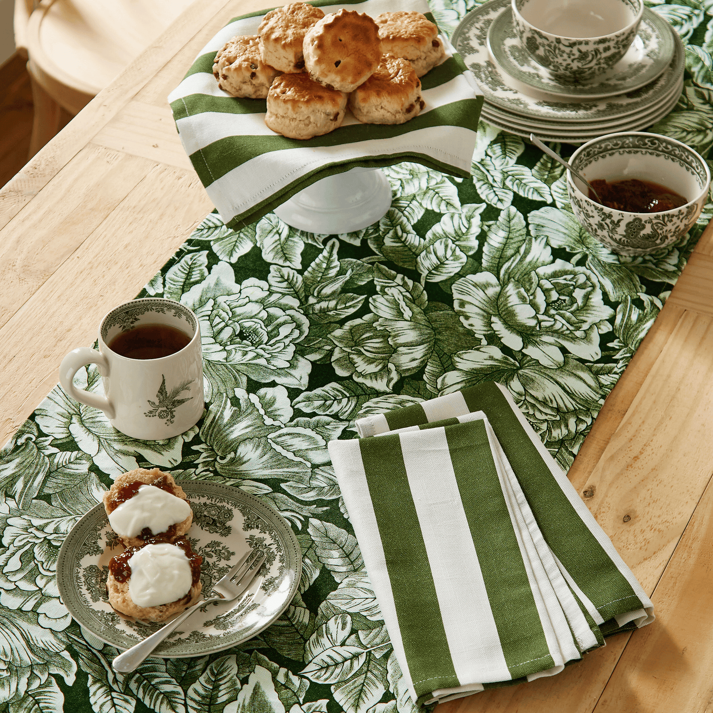 Burleigh x Bedeck of Belfast Green Hibiscus Table Runner