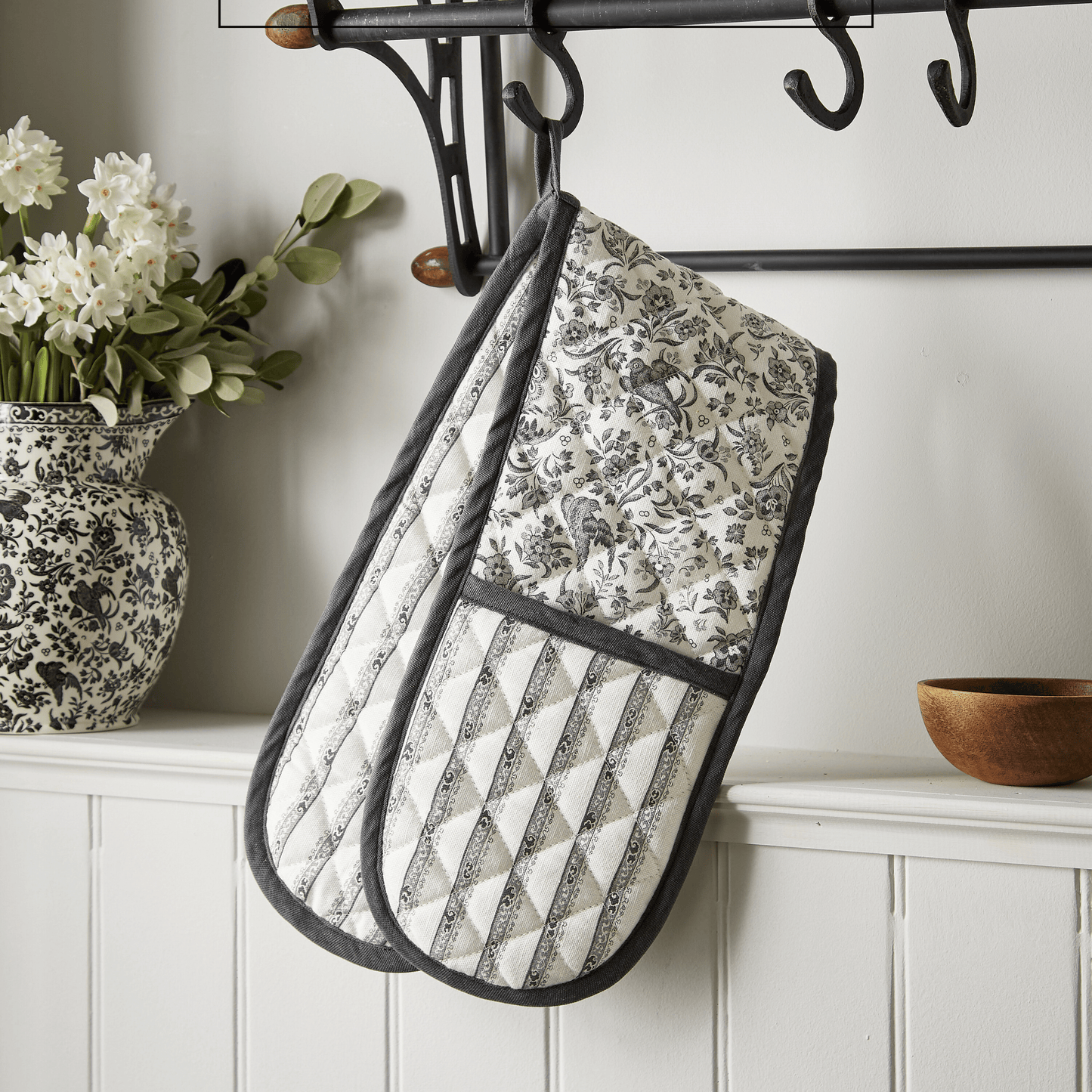 Burleigh x Bedeck of Belfast Charcoal and White Regal Peacock Double Oven Glove